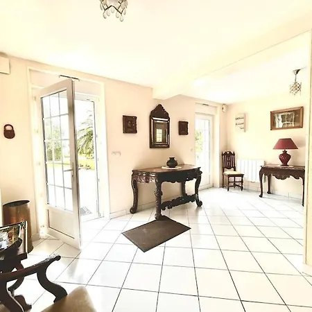 Champfleury, A 50 M De La Plage! Réville