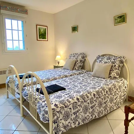 Champfleury, A 50 M De La Plage! Réville