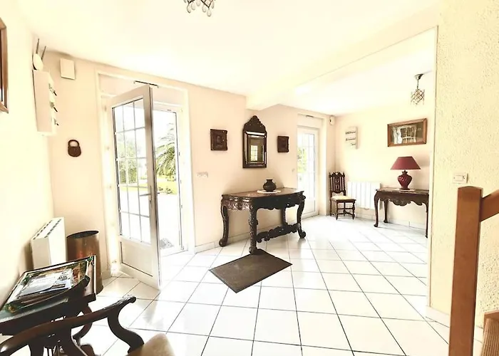 Champfleury, A 50 M De La Plage! Réville